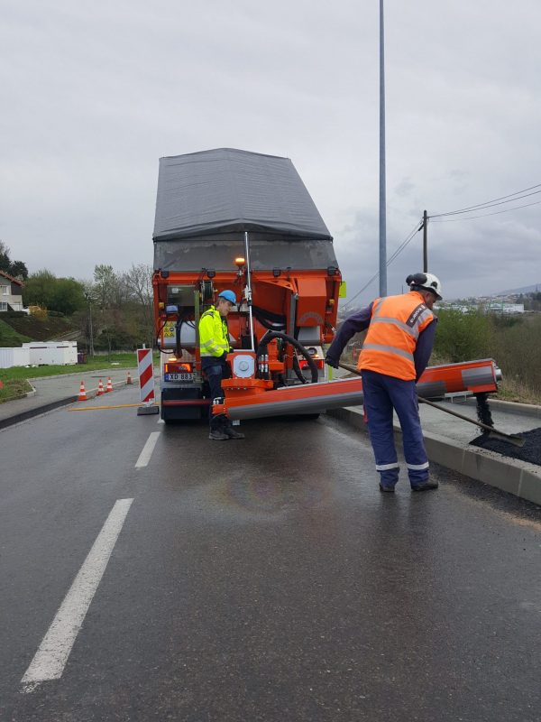 LIvraison d'enrobé avec un Sprider