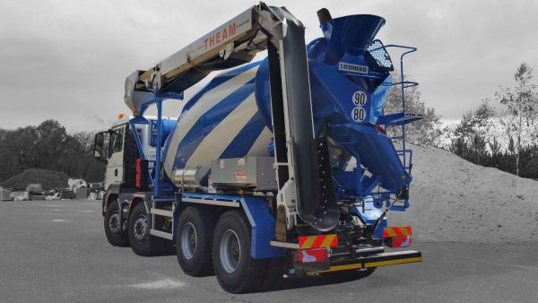 TS13 sur camion toupie bleu et blanc