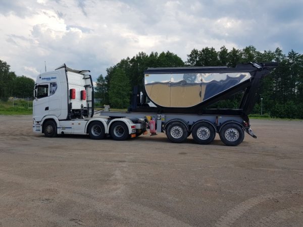 Camion équipé d'un Feeder