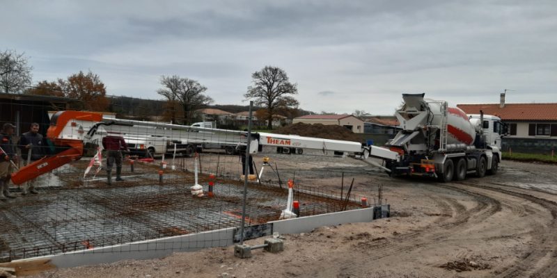 Tapis convoyeur à béton T3D16 sur un chantier de maison