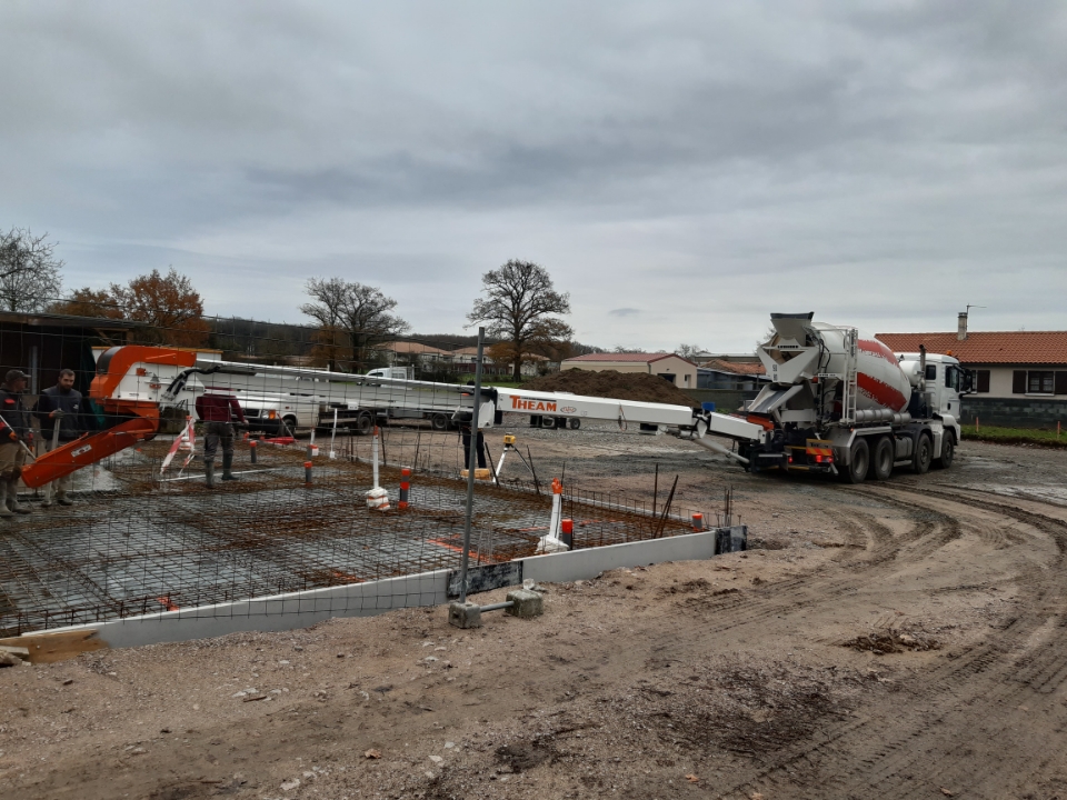 Tapis convoyeur à béton T3D16 sur un chantier de maison